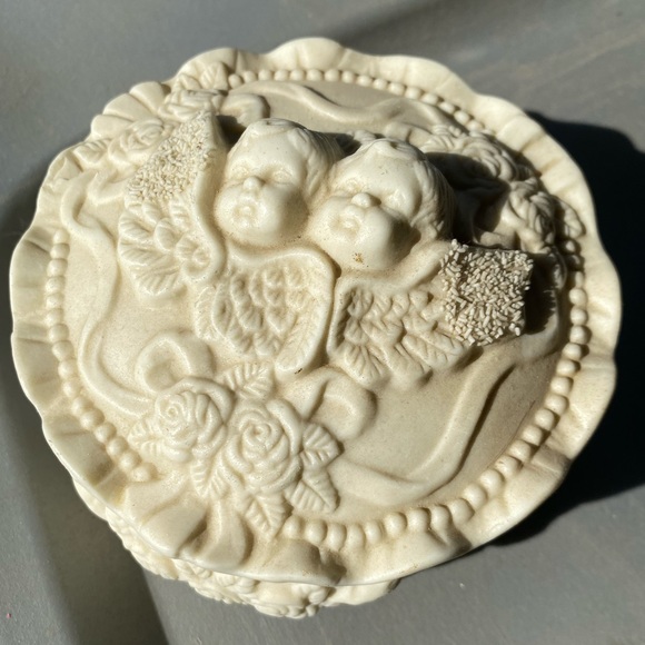 Vintage Angel Wings Ceramic Jewelry Box - Picture 1 of 2